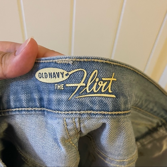 Ripped and Distressed Flirty Light Jeans - Picture 10 of 10